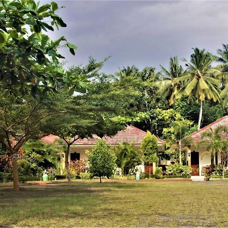 D'Batur Hotel Сенггиги Экстерьер фото